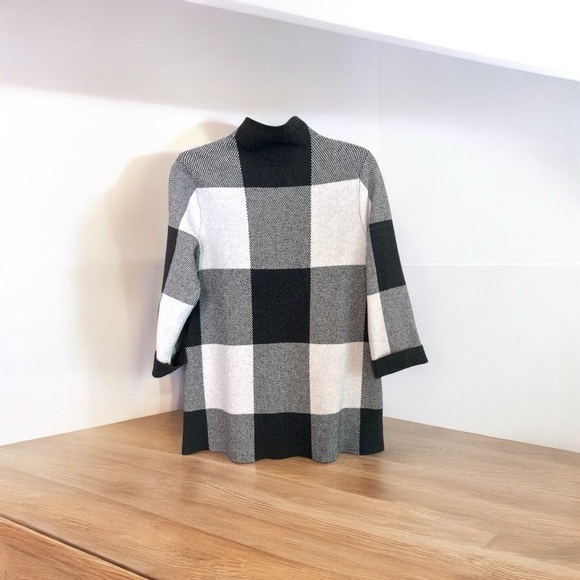Tahari Sweater Size Medium - Picture 1 of 3